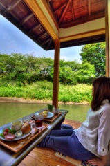 水辺の朝食