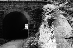 別世界へのトンネル