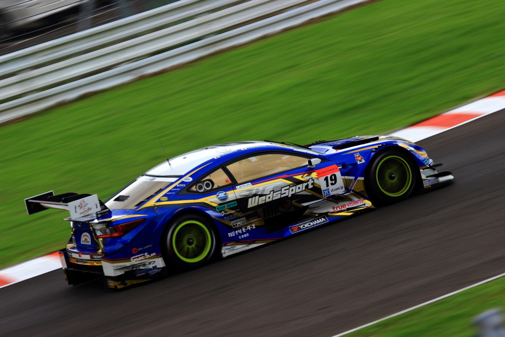 No.19 WedsSport ADVAN RC F 1