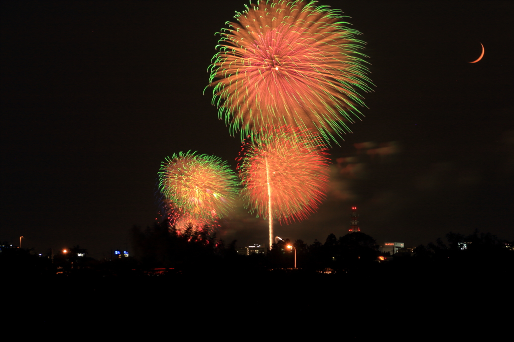 月と花火