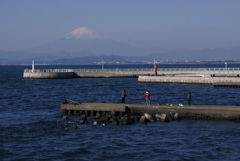 釣り人と富士山