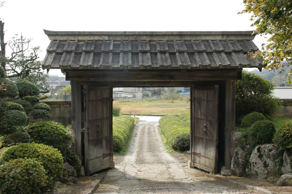 門から外側
