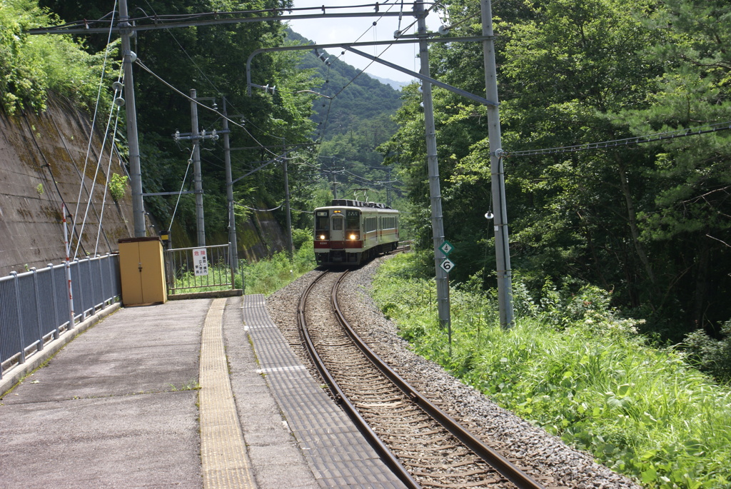 入って来る電車