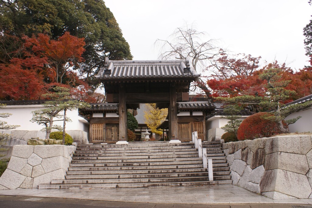 月山寺山門