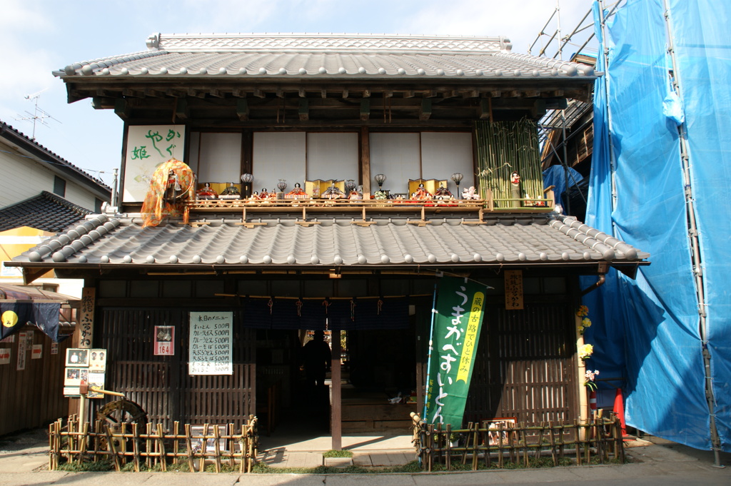 古い商店　２階にお雛様