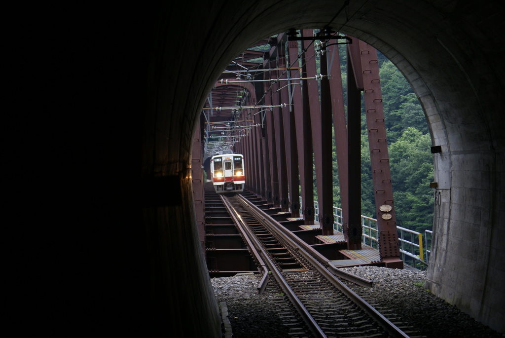 走って来る電車