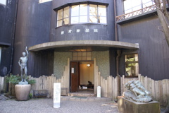 朝倉彫塑館入り口