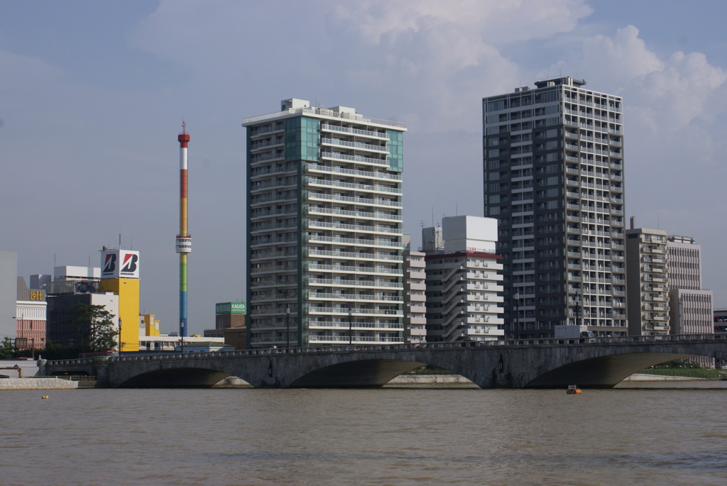 萬代橋とレインボータワー