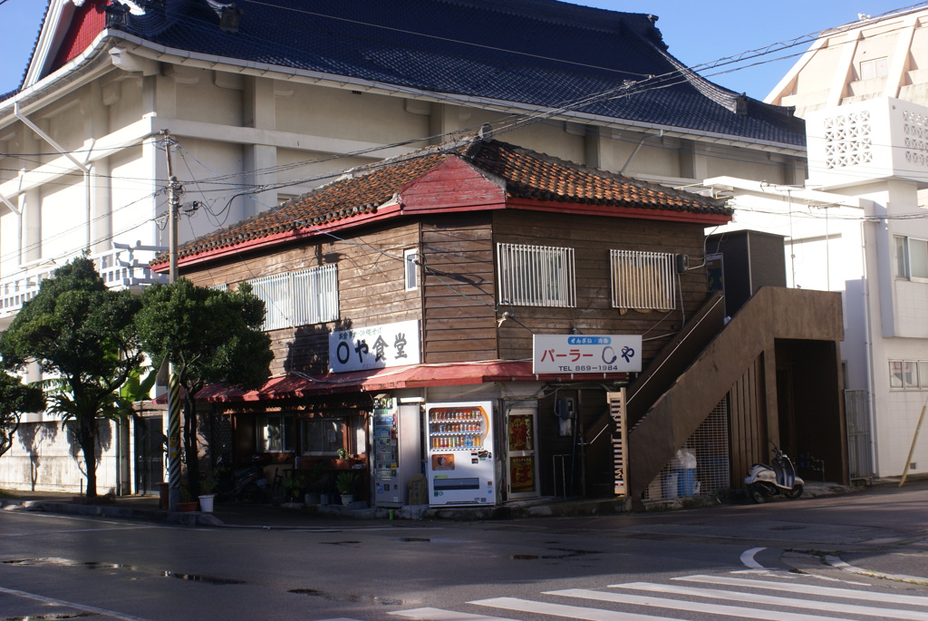 街中の食堂