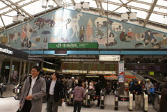 駅の名物の壁画