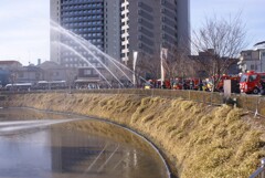 城址公園堀の放水