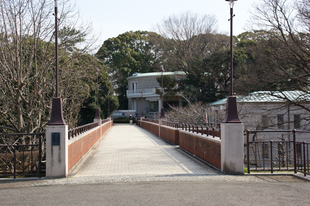 霧笛橋と近代文学館