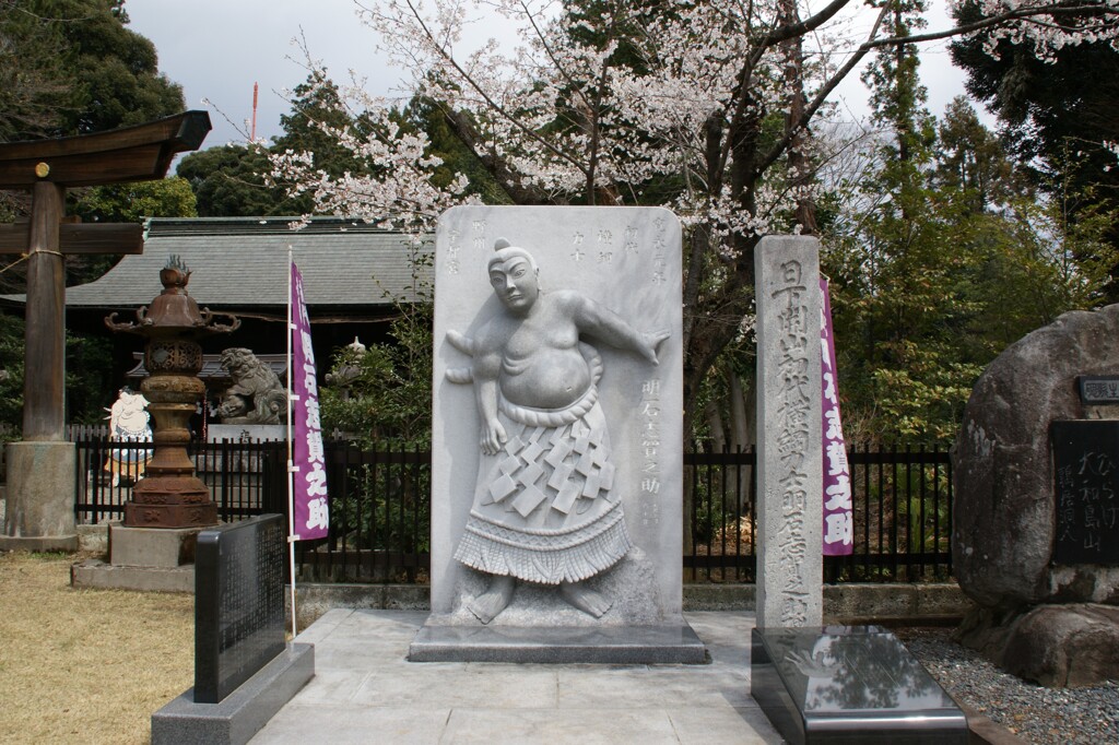 明石志賀之介像