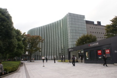 国立新美術館入口