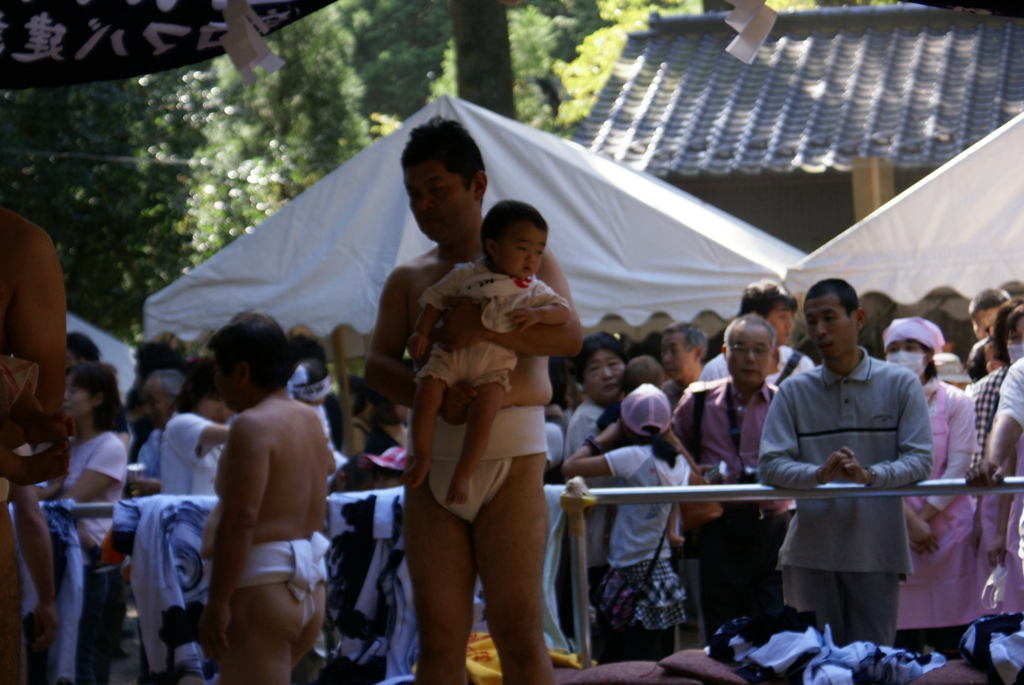 出を待つ力士