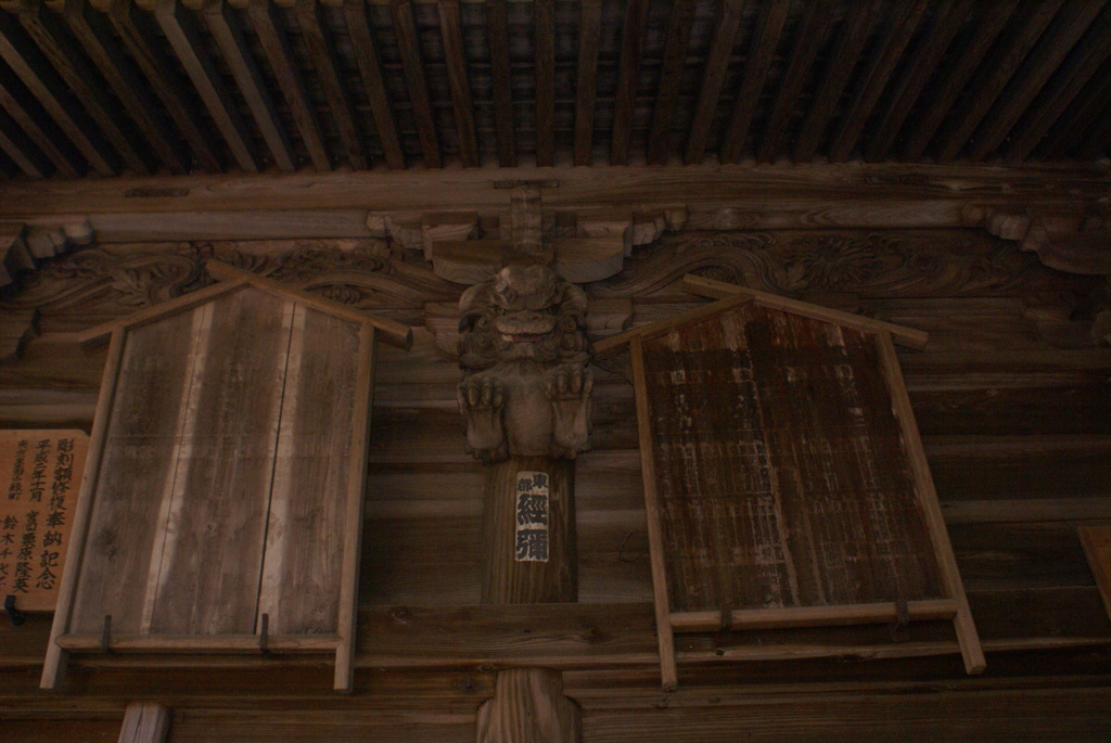 拝殿の彫刻
