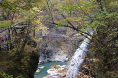 東屋と滝と橋