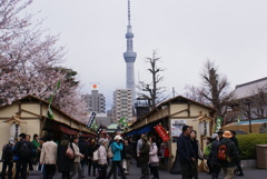 店舗とスカイツリー