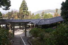 回廊　側面から