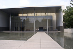 法隆寺献納宝物館正面