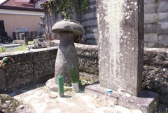 天恩皇徳寺の小原庄助の墓