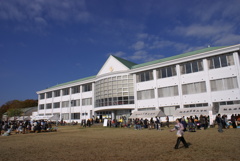 農業大学校校舎南側