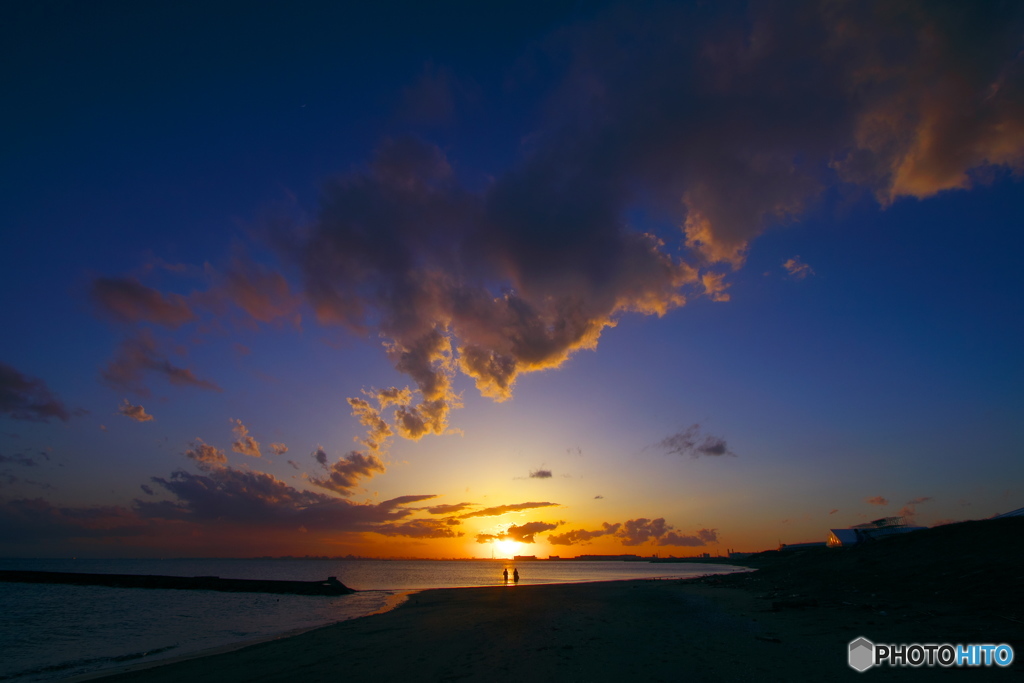 夏のように暑かった日の春の夕暮れ