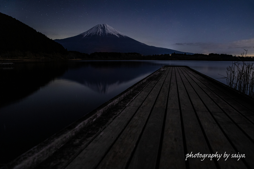 深夜のしじまに