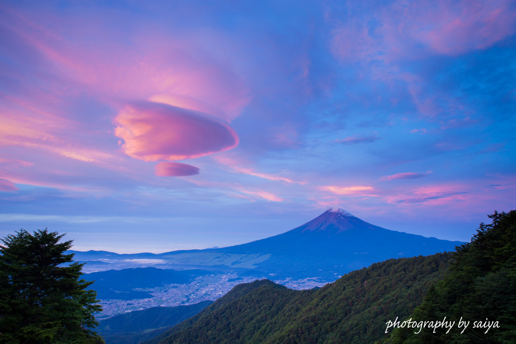 淡紅色の空