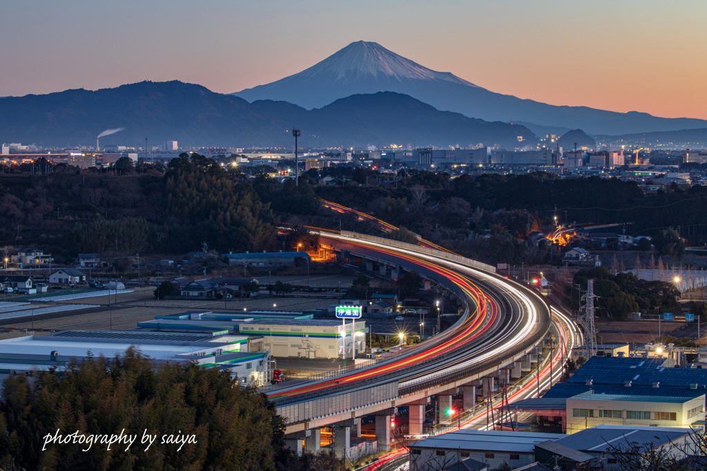 夜明けの光路