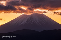 暗雲染まる