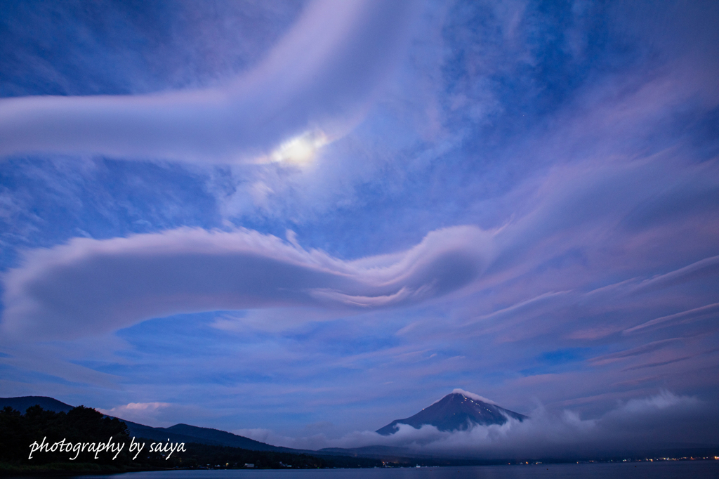 雲迫る