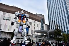 ガンダム、大地に立つ