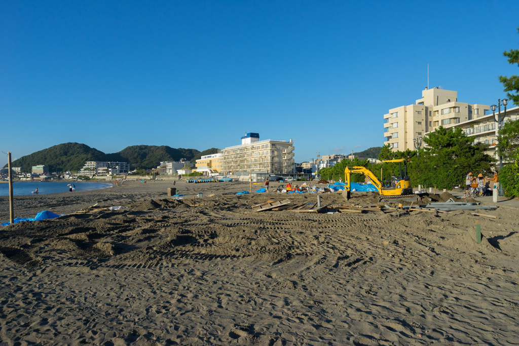 夏が終わって海の家解体