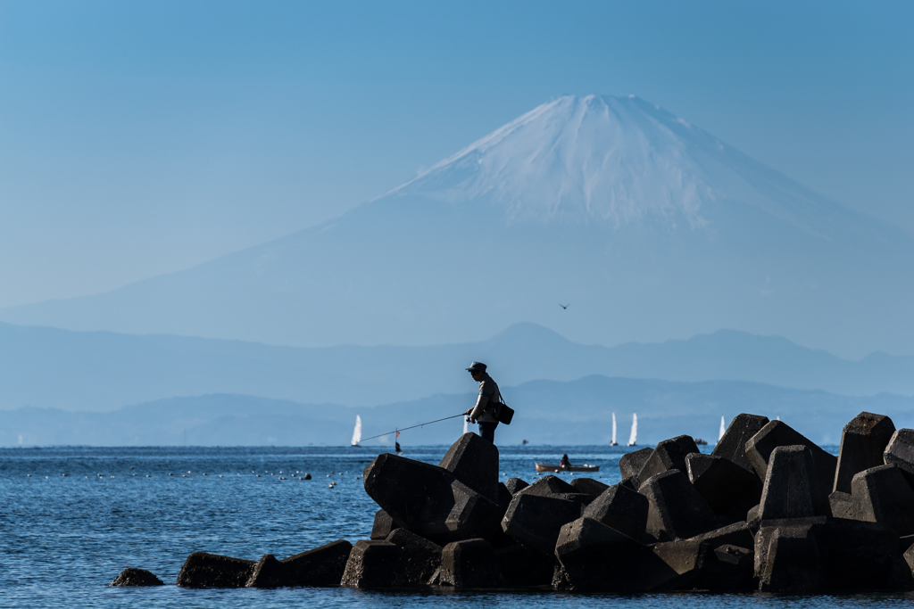 冬晴れの森戸海岸