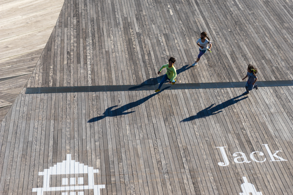 大桟橋埠頭の子どもたち