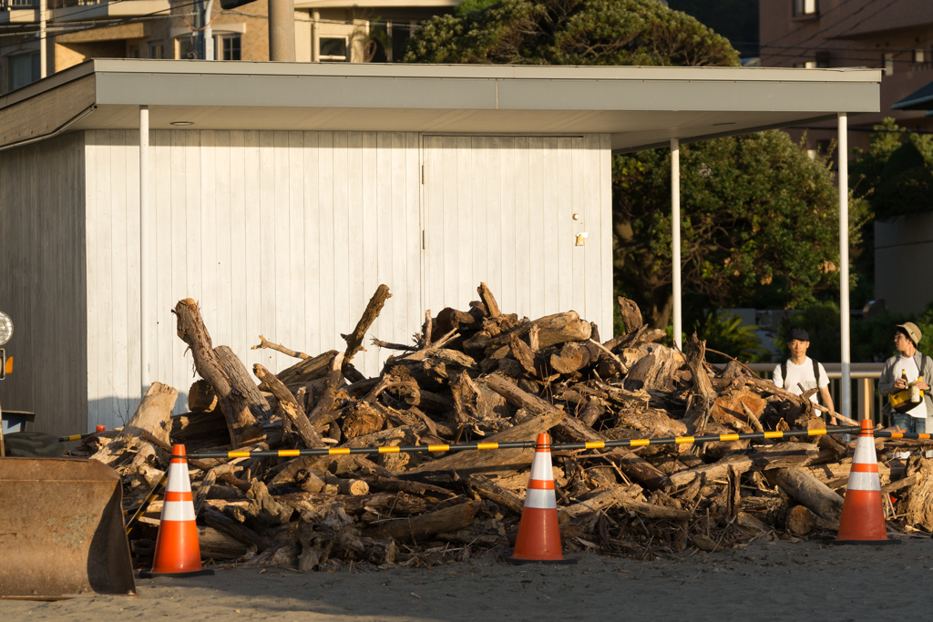 台風15号のゴミ　森戸海岸