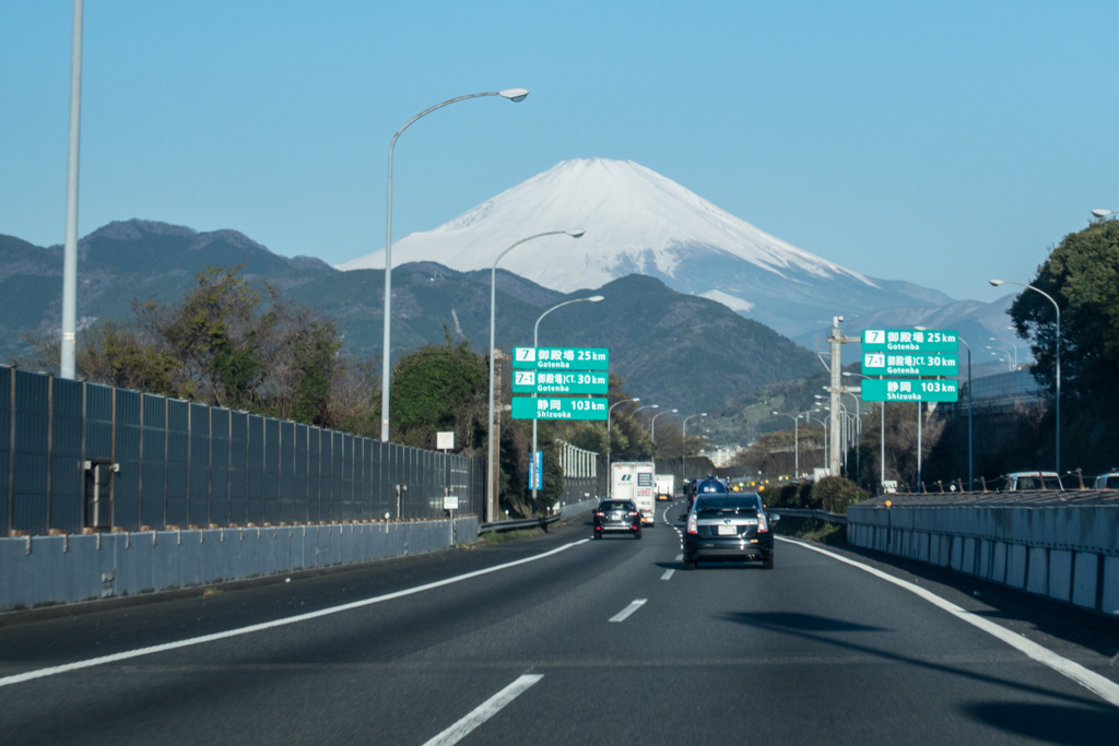 東名高速からの富士山