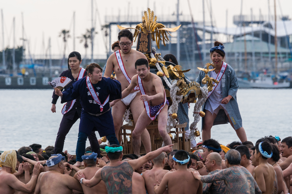 江の島　寒中神輿