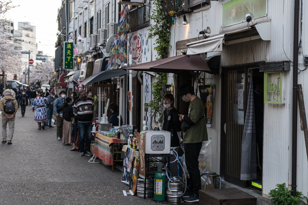 大岡川沿いの店舗