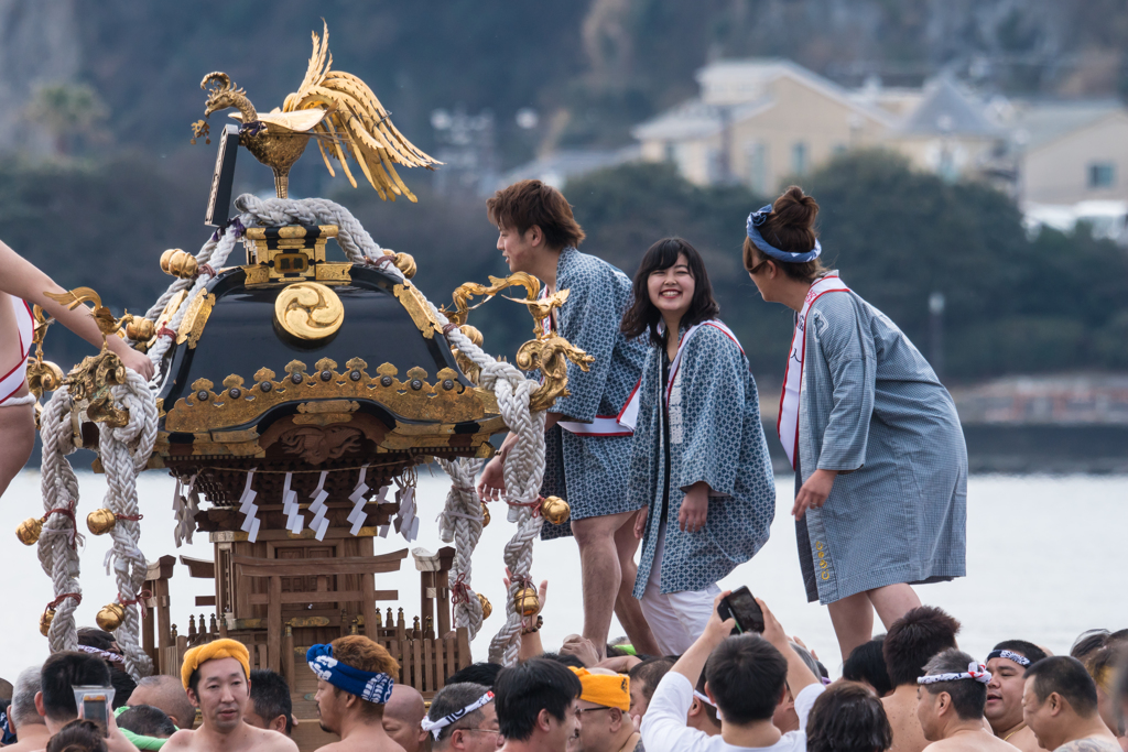 江の島　寒中神輿