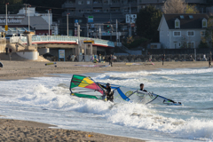 強風の逗子海岸