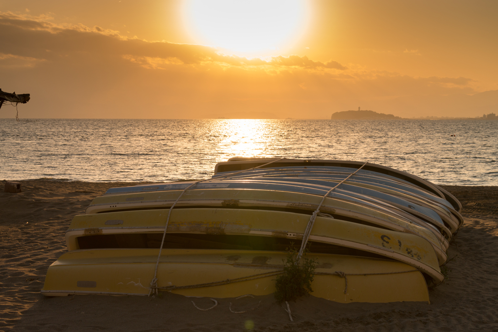 平日の森戸海岸