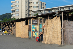 夏が終わった海の家