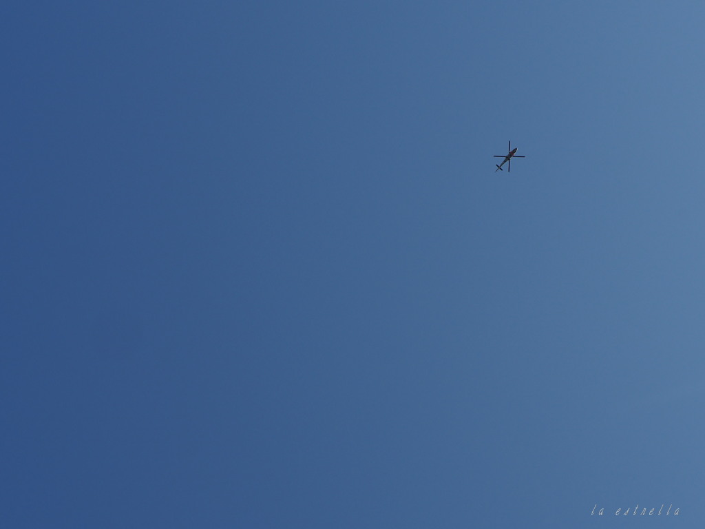 晴れ渡る青空に