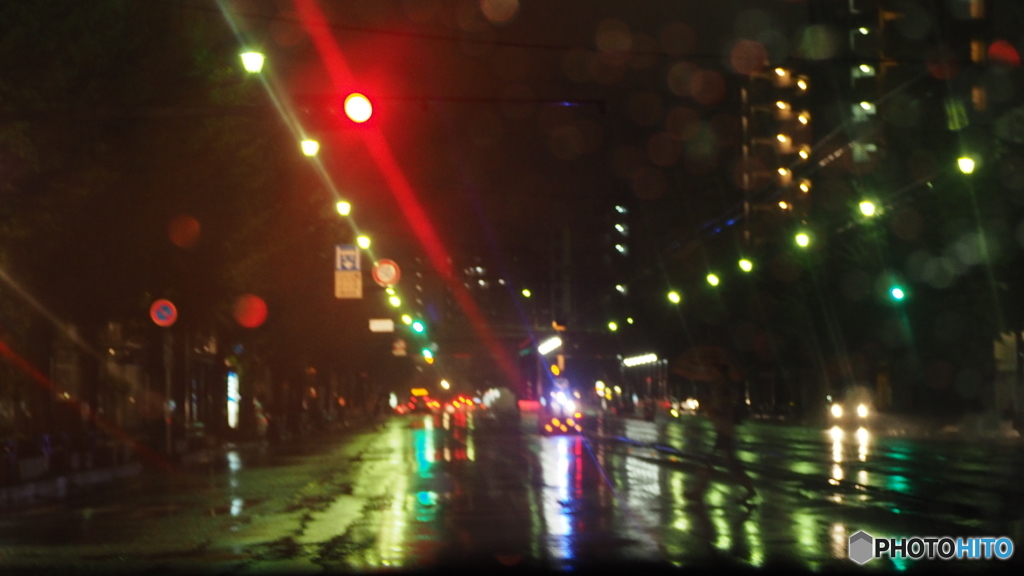 雨の降る夜