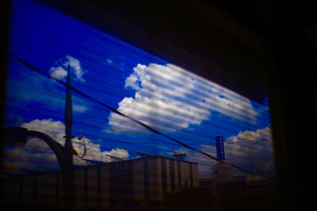 外は夏