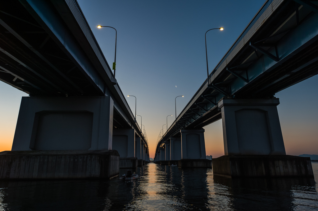 朝の琵琶湖大橋1