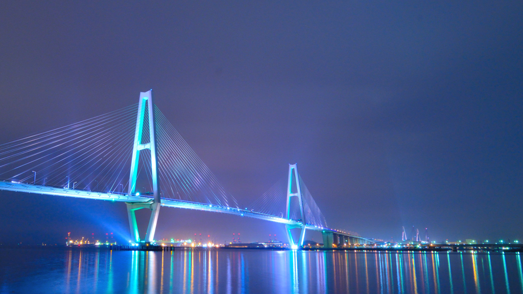 夜の名古屋港