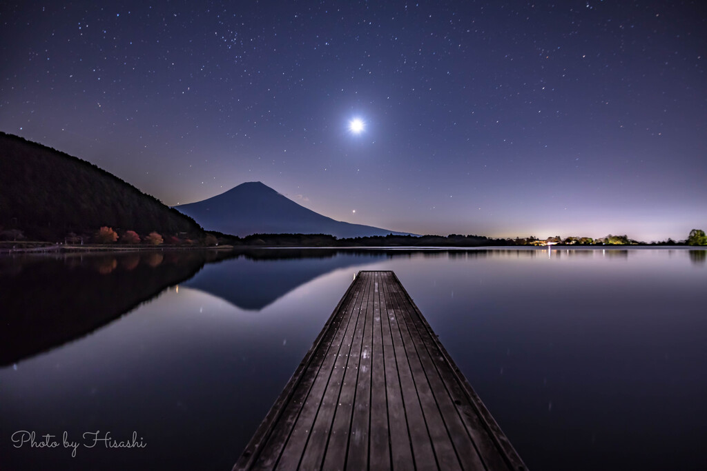 晩秋の水鏡
